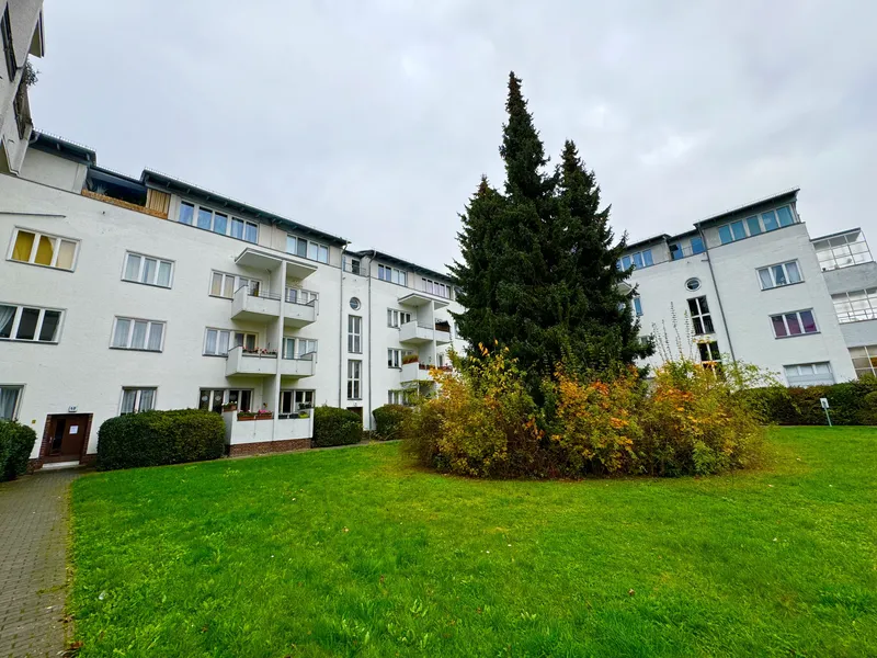 Lichtdurchflutete Dachgeschosswohnung ohne Schrägen — photo 1